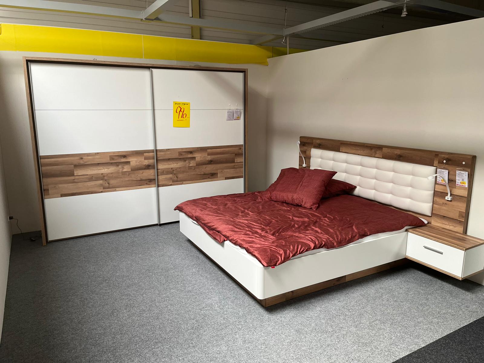 Schlafzimmer Schrank + Bettanlage Modern Way